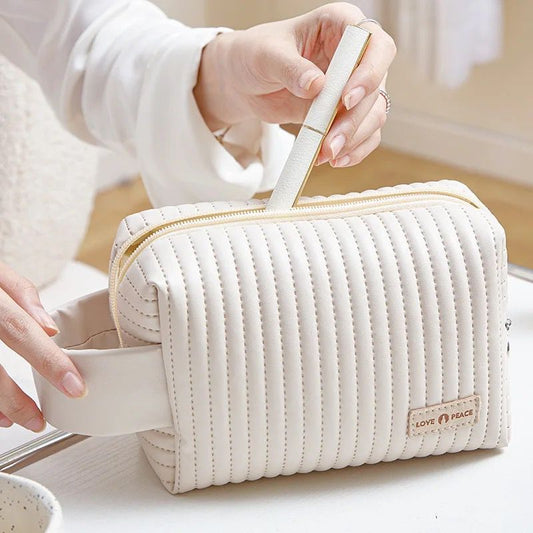 Lining Lady Pouch: Stylish Organization for Every Occasion